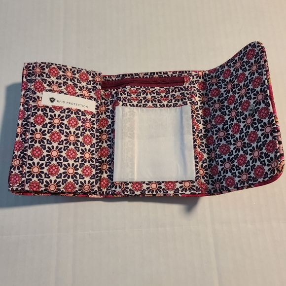 Vera Bradley RIFD Riley Compact Wallet and Zip ID - Picture 5 of 7